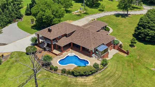 424 Hewgleys Road South Pittsburg, TN 37380