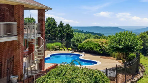 424 Hewgleys Road South Pittsburg, TN 37380