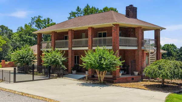 424 Hewgleys Road South Pittsburg, TN 37380