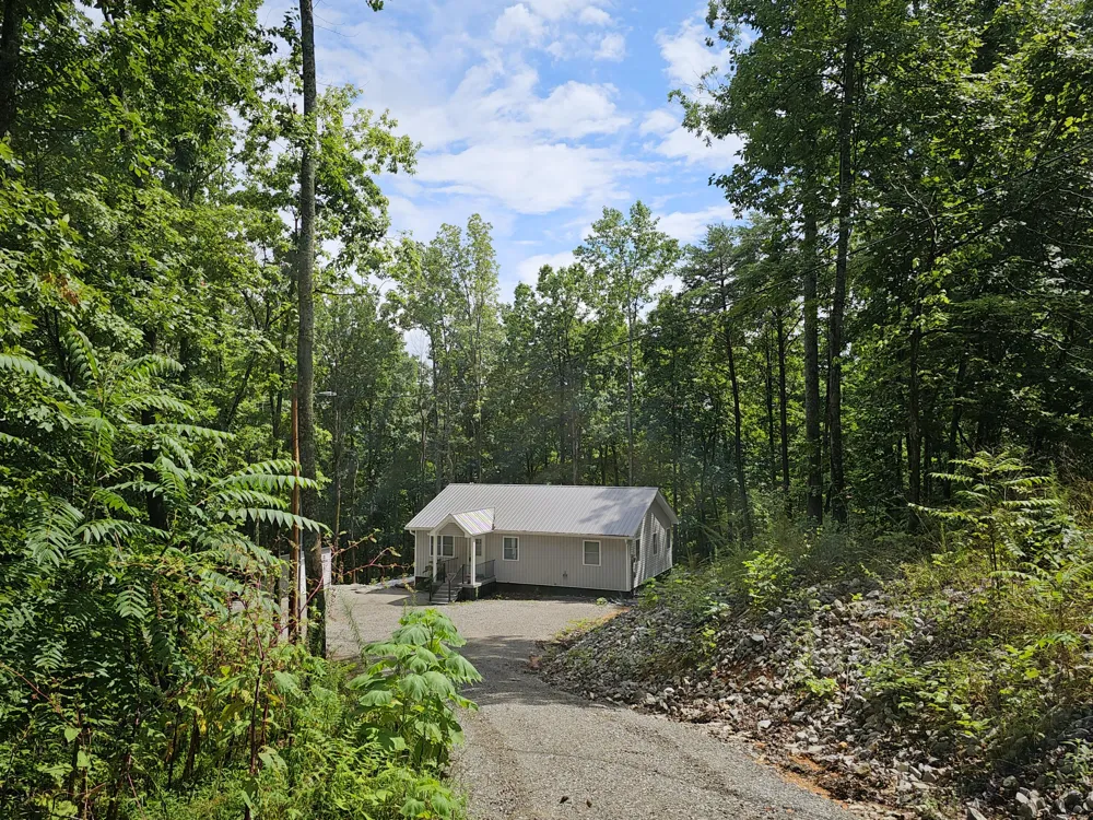 890 Lee Station Mtn Road Pikeville, TN 37367