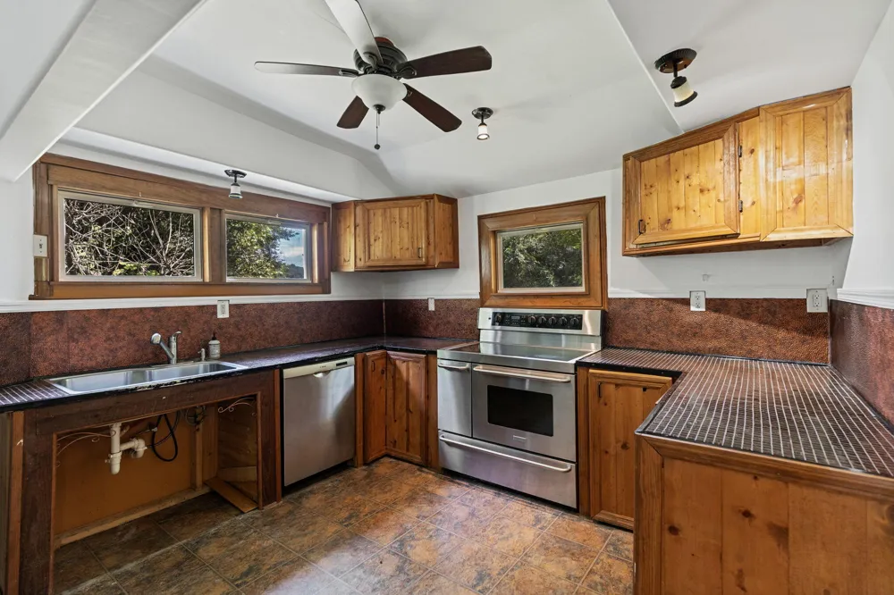 200 Memory Lane Benton, TN 37307