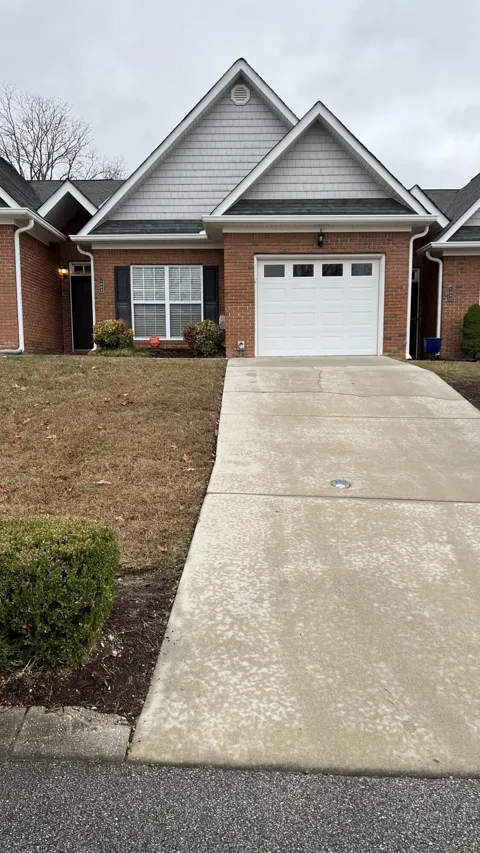 1005 Grey Oaks Lane