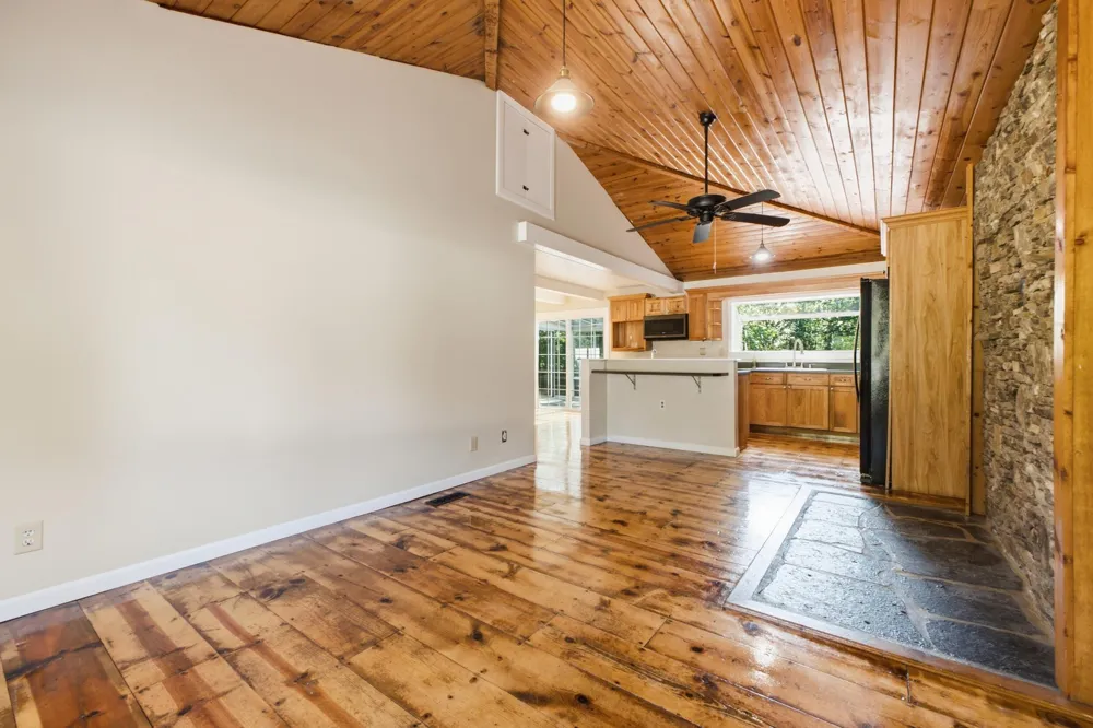1573 Georgia 157 Lookout Mountain, GA 30750