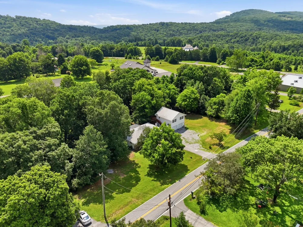 1573 Georgia 157 Lookout Mountain, GA 30750