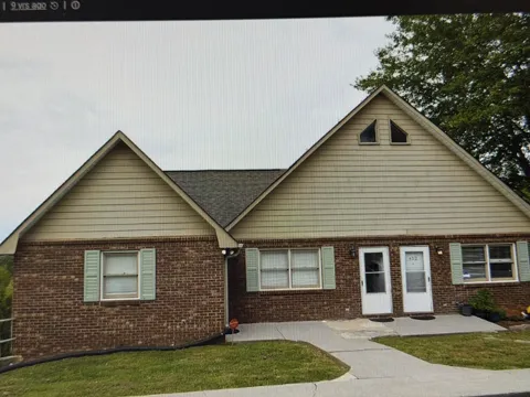 452 Crest Drive SW