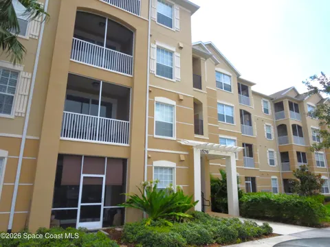 1576 Peregrine Circle #208