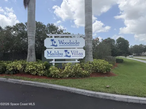 975 NE Sonesta Avenue NE #201