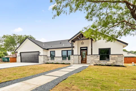 8220 Alton Blvd