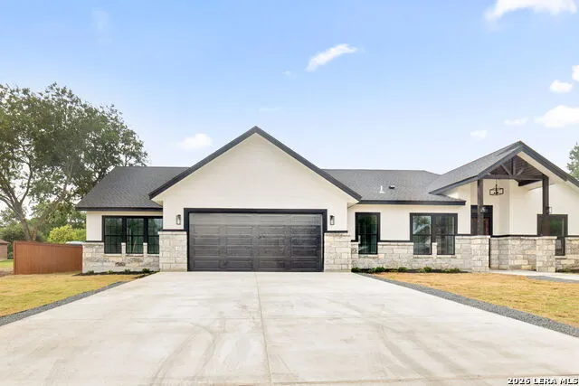 8220 Alton Blvd Selma, TX 78154