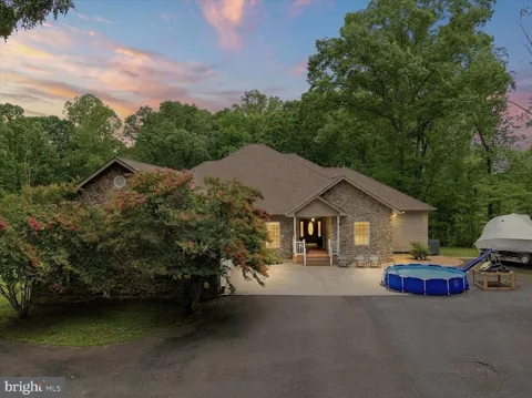 520 OAK GROVE DRIVE