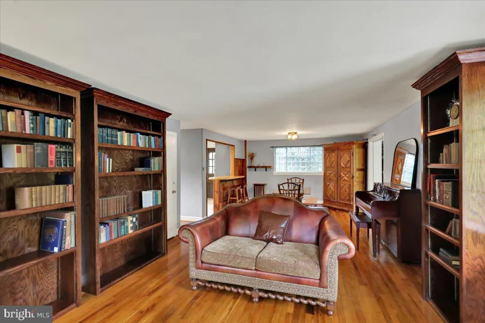 16 JACKSON DRIVE Lancaster, PA 17603