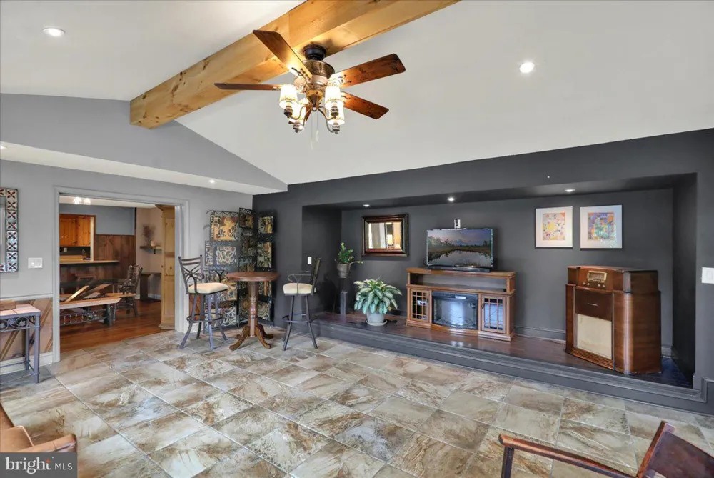 16 JACKSON DRIVE Lancaster, PA 17603