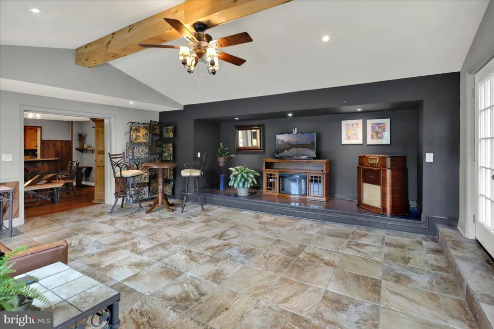 16 JACKSON DRIVE Lancaster, PA 17603