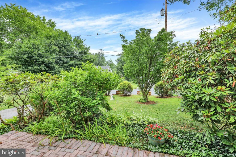 16 JACKSON DRIVE Lancaster, PA 17603