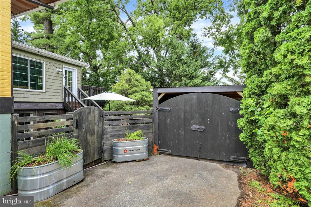 16 JACKSON DRIVE Lancaster, PA 17603