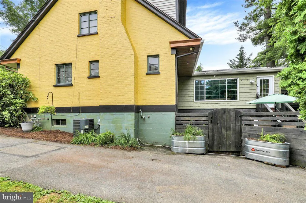 16 JACKSON DRIVE Lancaster, PA 17603