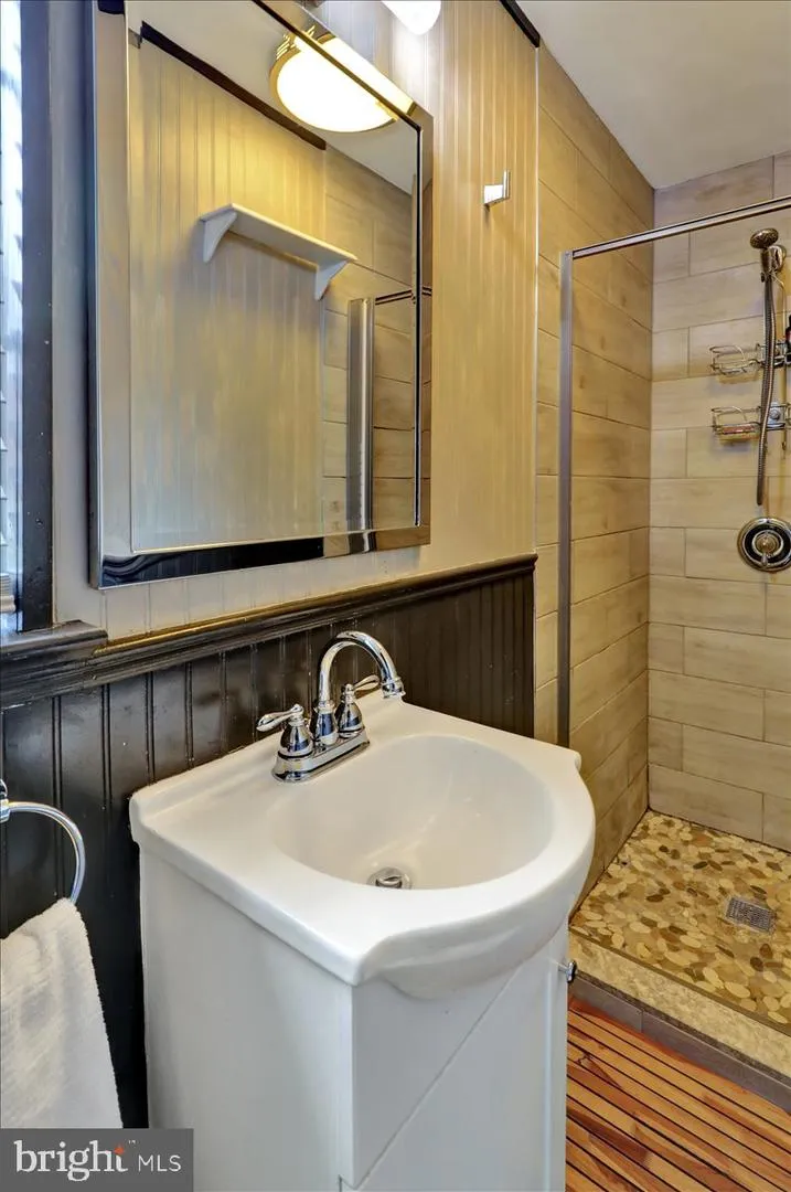 16 JACKSON DRIVE Lancaster, PA 17603