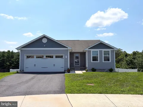 8 CRABAPPLE COURT