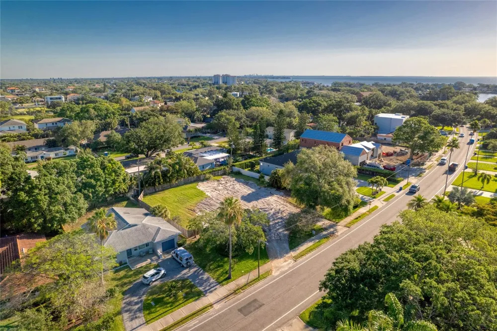 1020 SNELL ISLE BOULEVARD NE St Petersburg, FL 33704