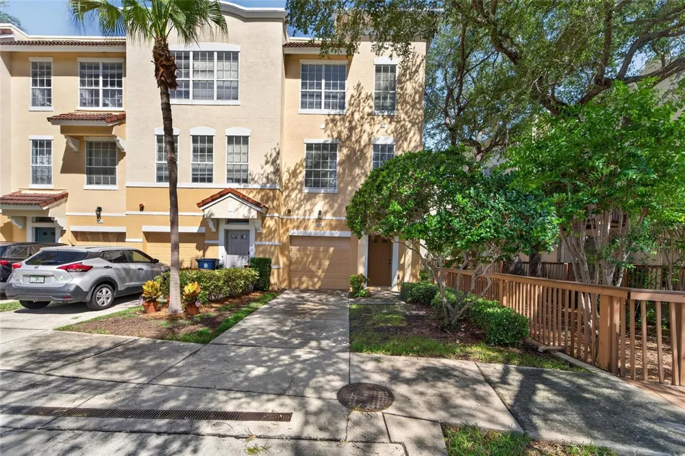 3186 BAYSHORE OAKS DRIVE Tampa, FL 33611