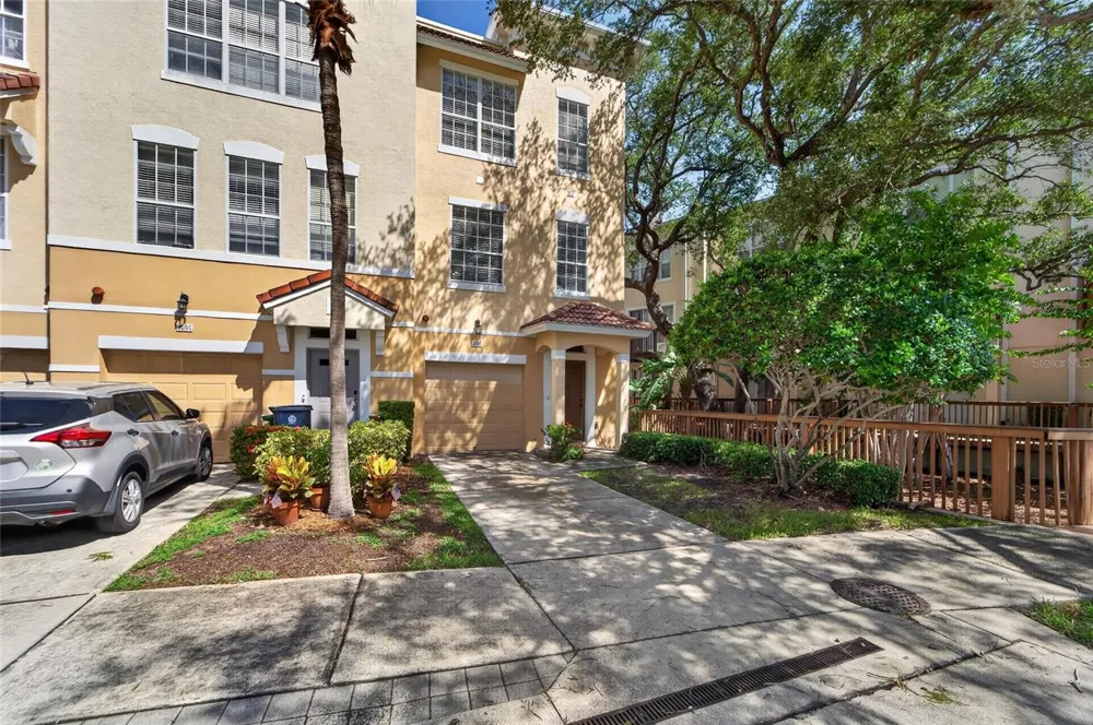 3186 BAYSHORE OAKS DRIVE Tampa, FL 33611