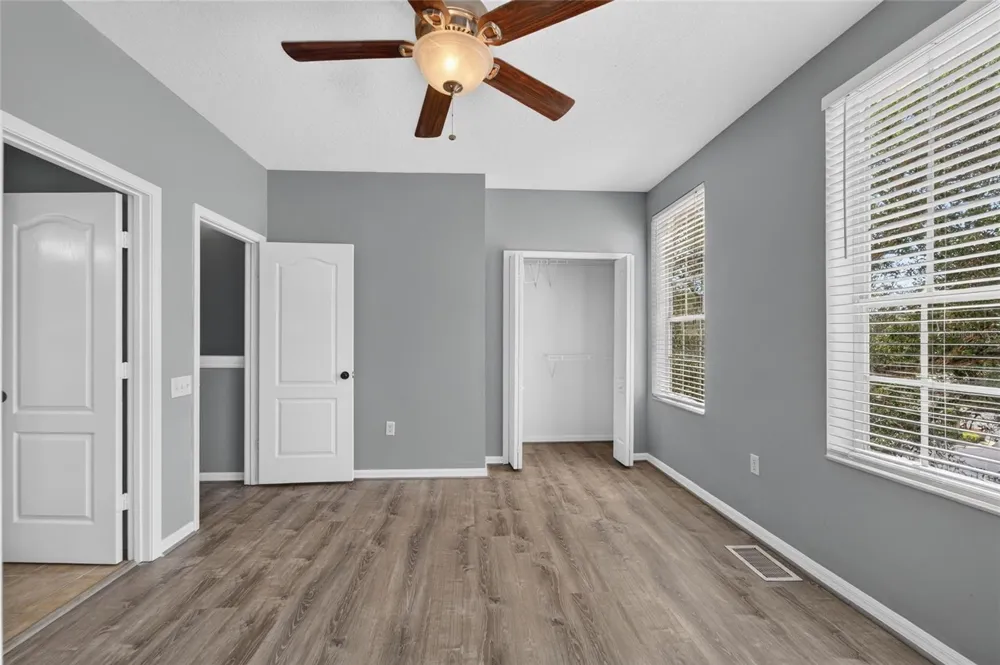 3186 BAYSHORE OAKS DRIVE Tampa, FL 33611