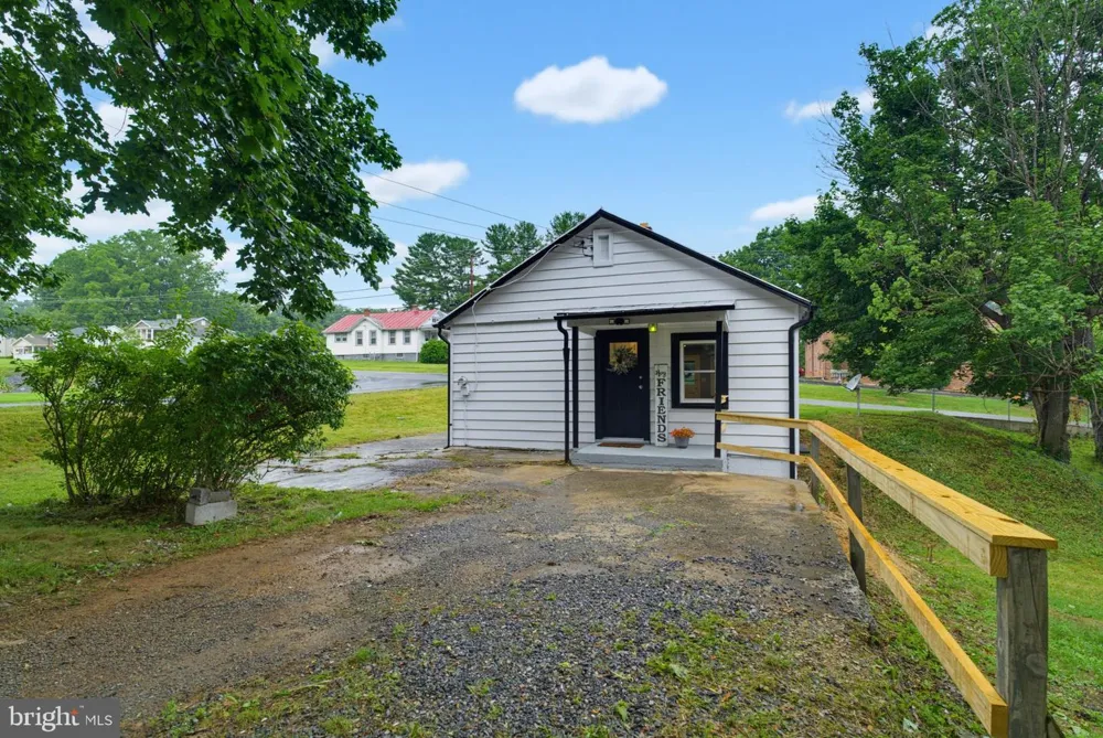 601 GRUBERT AVENUE Staunton, VA 24401