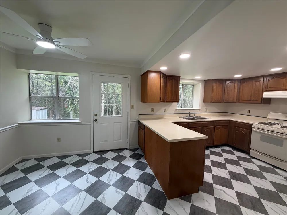 214 The Forest Road Dale, TX 78616