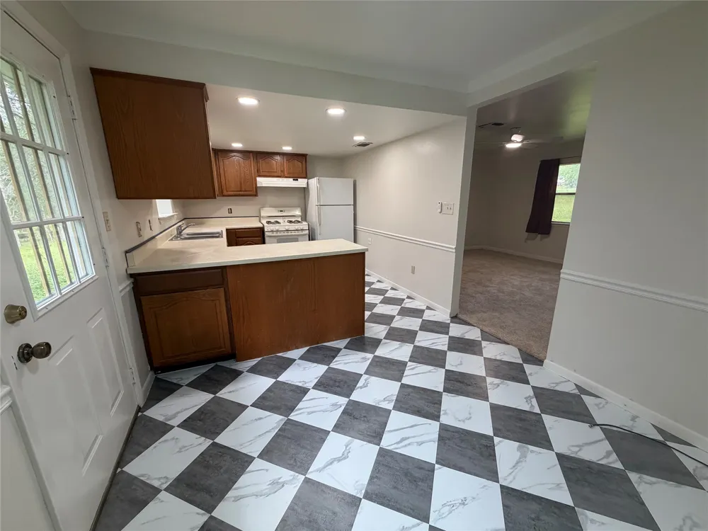 214 The Forest Road Dale, TX 78616