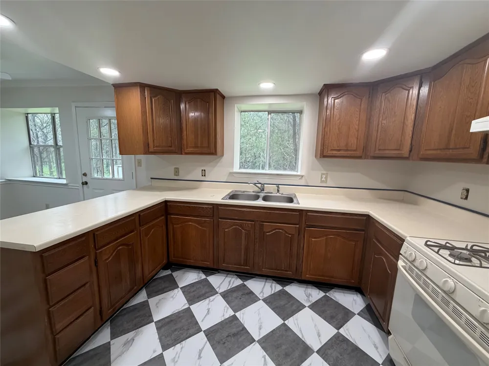 214 The Forest Road Dale, TX 78616