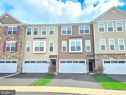 1045 CHAPMAN CIRCLE