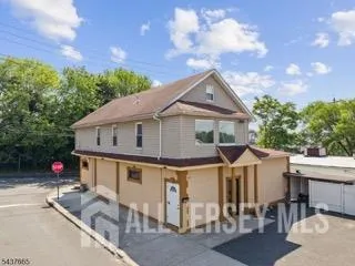 476 Bloy Street