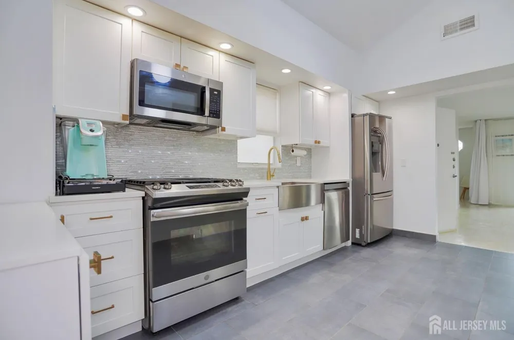 67 71 STREET #2 Guttenberg, NJ 07093