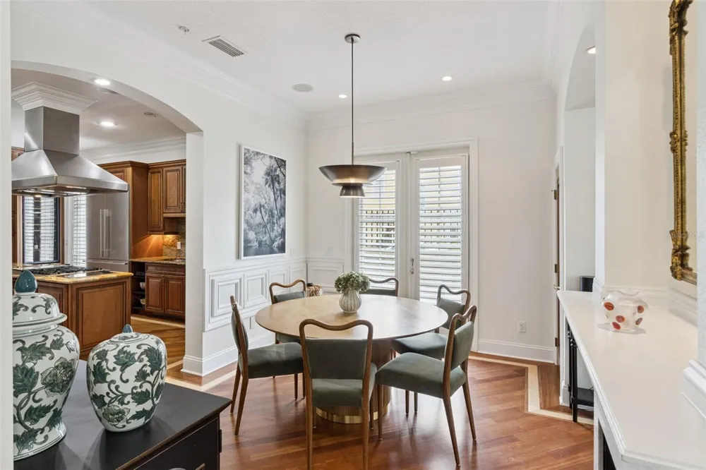 2402 VICTORIA GARDENS LANE Tampa, FL 33609