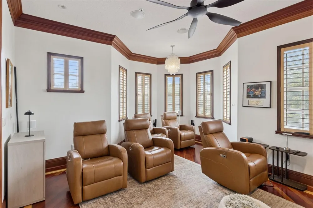 2402 VICTORIA GARDENS LANE Tampa, FL 33609