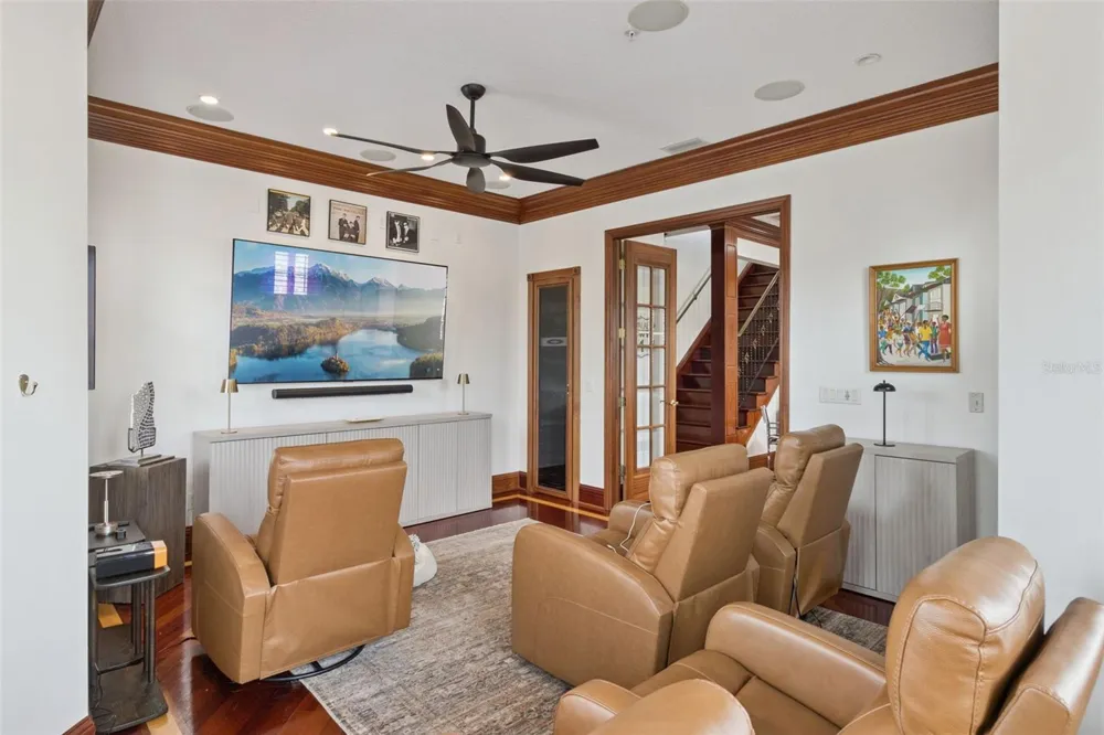 2402 VICTORIA GARDENS LANE Tampa, FL 33609