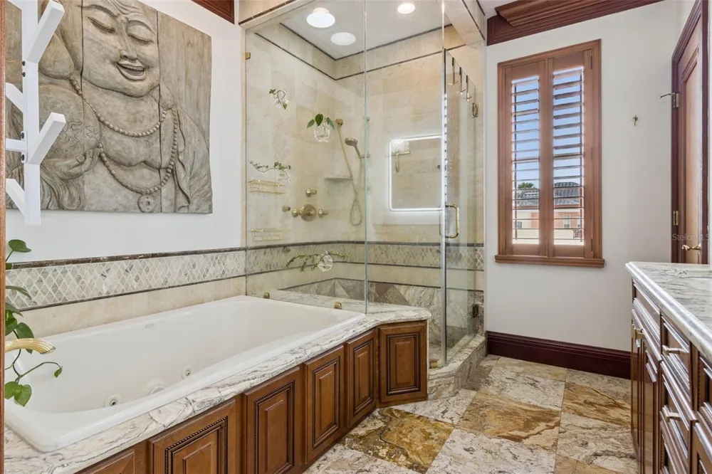 2402 VICTORIA GARDENS LANE Tampa, FL 33609