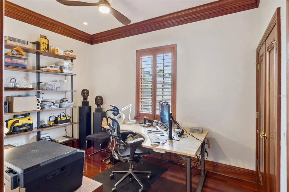 2402 VICTORIA GARDENS LANE Tampa, FL 33609