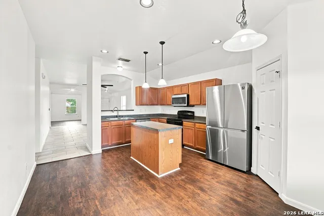 5107 Badland Beacon Converse, TX 78109