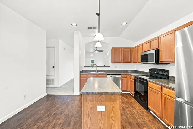 5107 Badland Beacon Converse, TX 78109