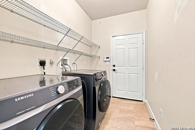 5107 Badland Beacon Converse, TX 78109