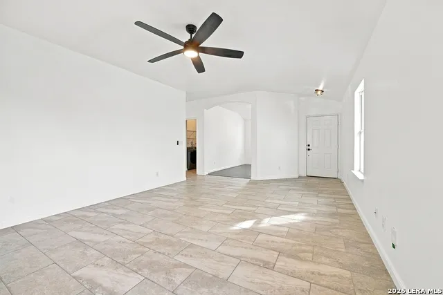 5107 Badland Beacon Converse, TX 78109