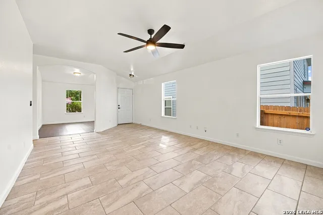 5107 Badland Beacon Converse, TX 78109