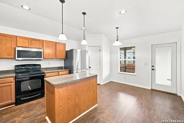 5107 Badland Beacon Converse, TX 78109