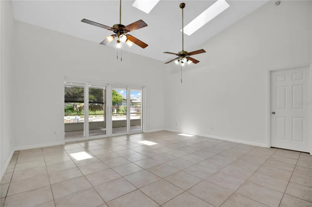 3886 KINGSTON OAKS COVE Oviedo, FL 32765