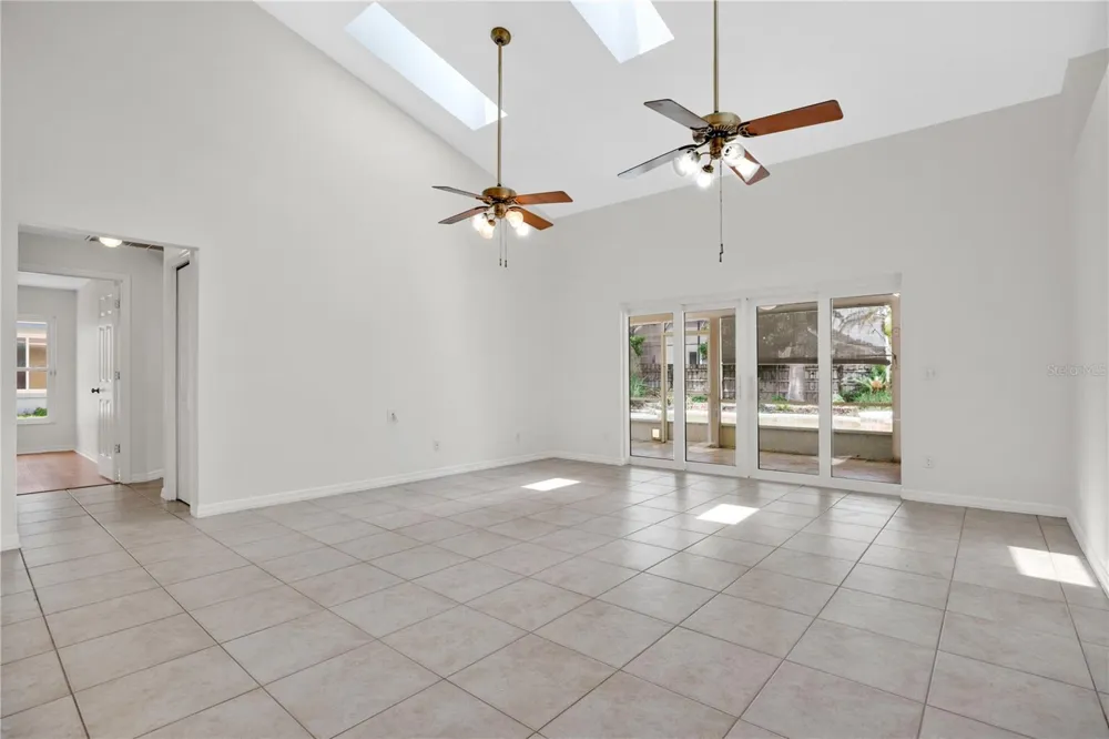 3886 KINGSTON OAKS COVE Oviedo, FL 32765