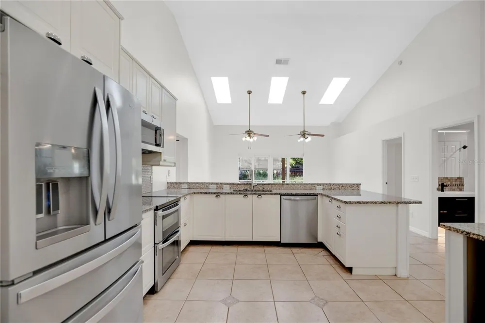 3886 KINGSTON OAKS COVE Oviedo, FL 32765