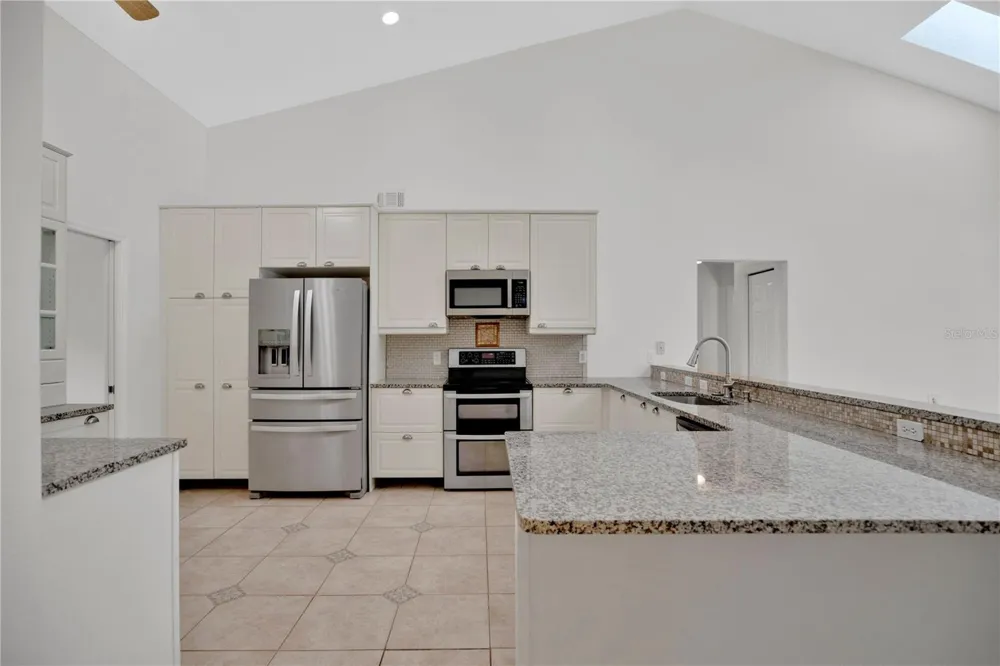 3886 KINGSTON OAKS COVE Oviedo, FL 32765