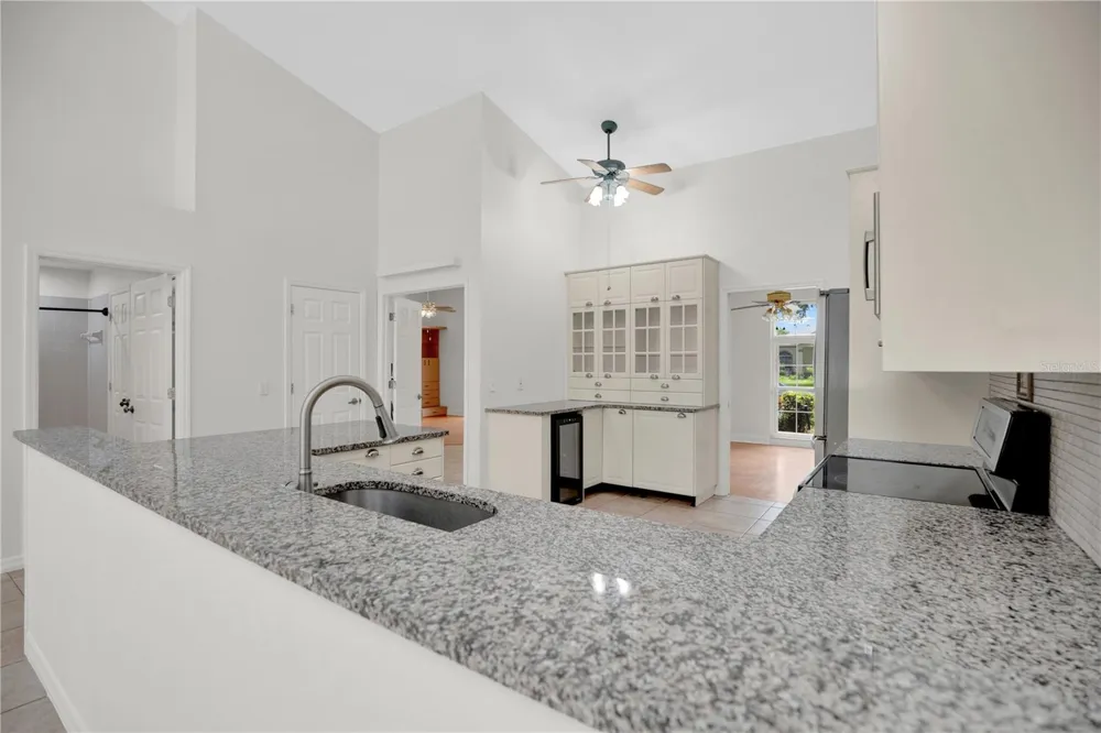 3886 KINGSTON OAKS COVE Oviedo, FL 32765