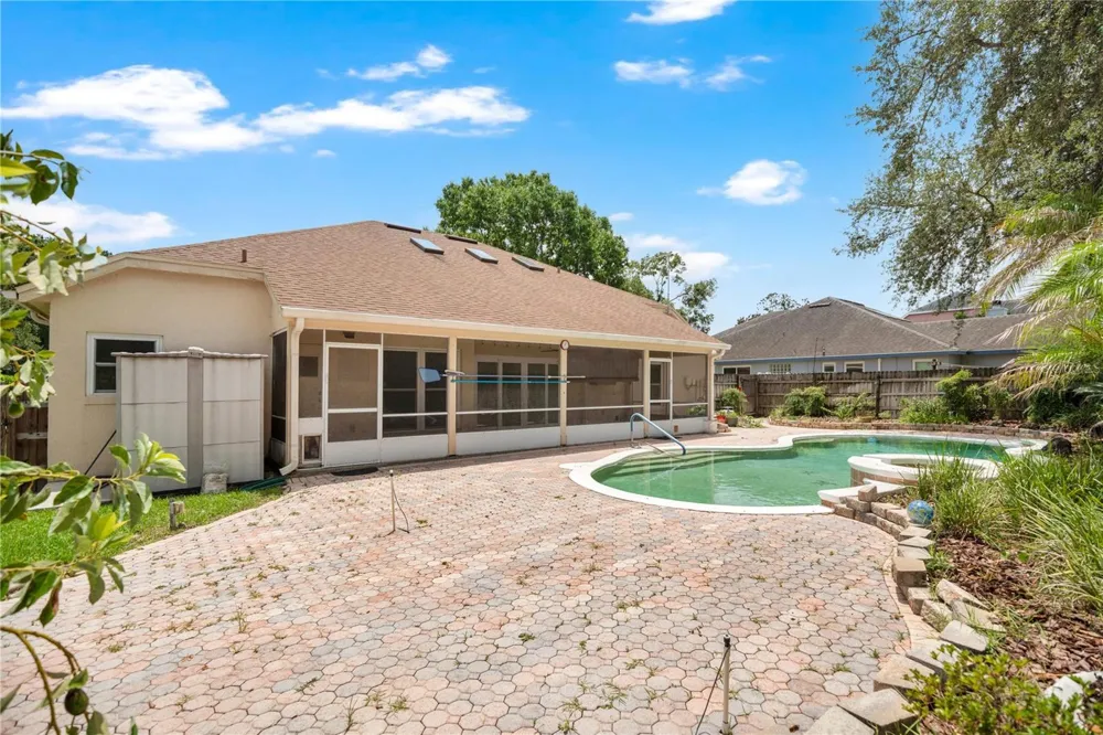 3886 KINGSTON OAKS COVE Oviedo, FL 32765